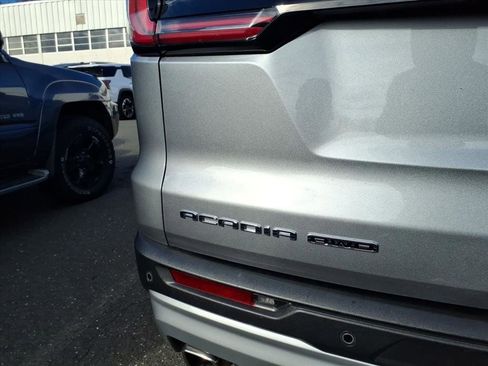 Used 2025 GMC Acadia Elevation AWD/4WD image 8