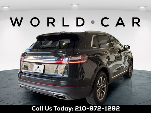 Used 2022 Lincoln Nautilus FWD w/ Premium Package image 5