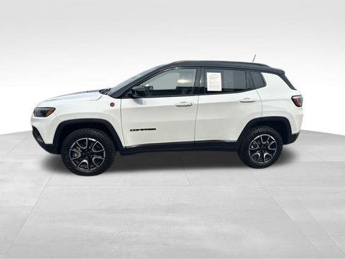 Used 2025 Jeep Compass Trailhawk AWD/4WD image 6