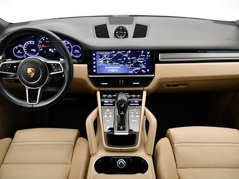 Used 2022 Porsche Cayenne Platinum Edition image 23