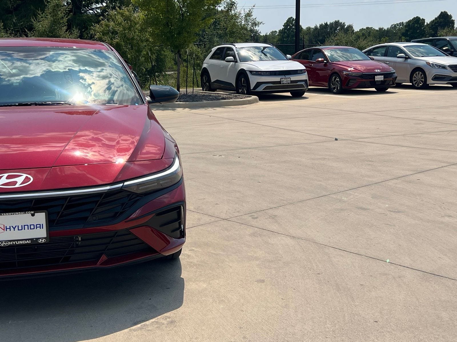 New 2025 Hyundai Elantra SEL w/ Cargo Package FWD image 3