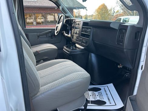 Used 2019 Chevrolet Express 2500 w/ Driver Convenience Package image 17