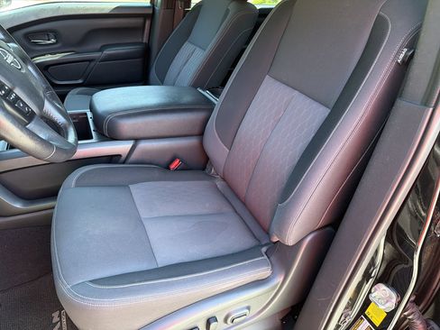 Used 2023 Nissan Titan SV w/ SV Convenience Package AWD/4WD image 17