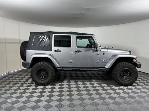 Used 2018 Jeep Wrangler Unlimited Sahara AWD/4WD image 4