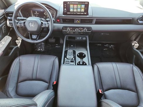 Certified 2025 Honda Pilot Black Edition image 18