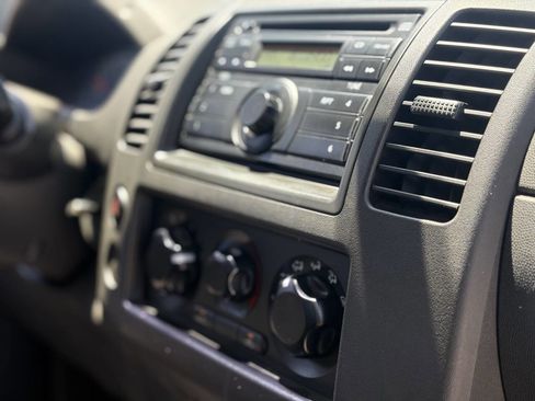 Used 2009 Nissan Frontier SE w/ Power Pkg image 14