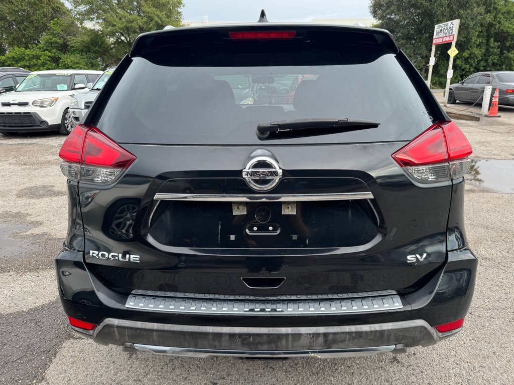 Used 2017 Nissan Rogue SV w/ SV Premium Package FWD image 4
