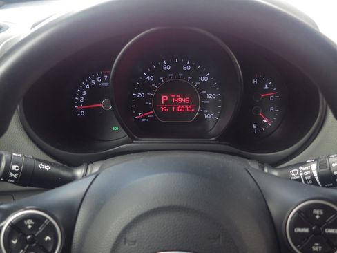 Used 2016 Kia Soul image 9