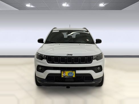 Used 2025 Jeep Compass Latitude w/ Convenience Group AWD/4WD image 5