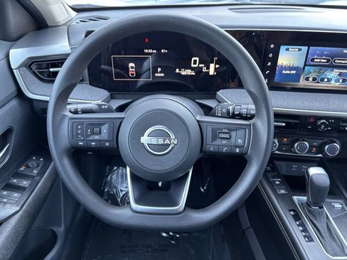 Used 2025 Nissan Kicks SV AWD/4WD image 14