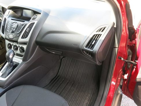 Used 2014 Ford Focus SE FWD image 12