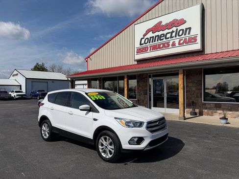 Used 2019 Ford Escape SE image 1