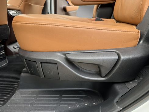 Used 2020 Toyota Highlander Platinum FWD image 27