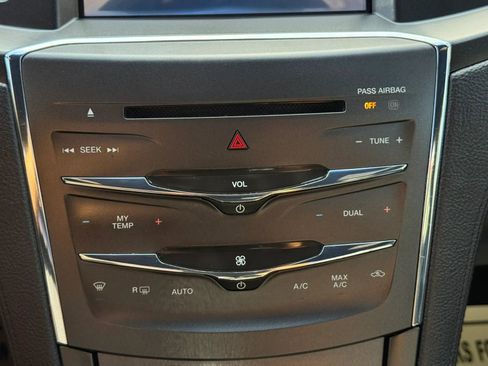 Used 2013 Lincoln MKS FWD image 22
