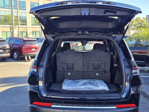 New 2025 Jeep Grand Cherokee L Laredo image 7