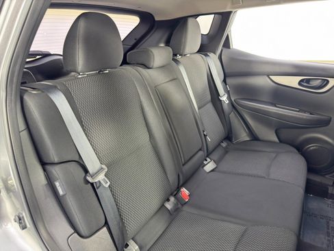 Used 2021 Nissan Rogue Sport S image 32