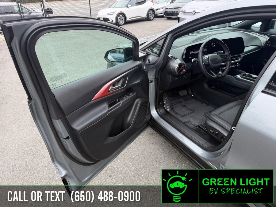 Used 2024 Chevrolet Equinox EV RS FWD image 9