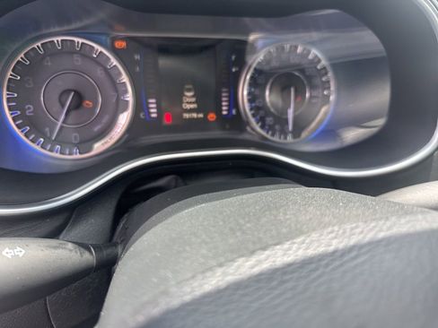 Used 2016 Chrysler 200 Limited image 12