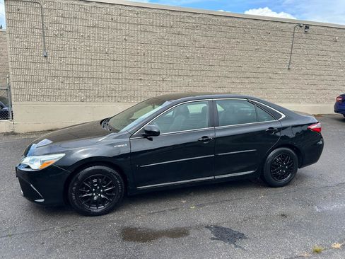 Used 2017 Toyota Camry LE FWD image 19