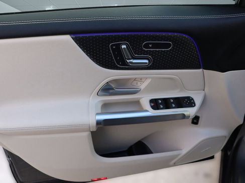 New 2025 Mercedes-Benz GLB 250 image 33