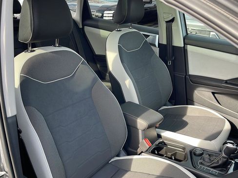 Used 2025 Volkswagen Taos SE AWD/4WD image 35