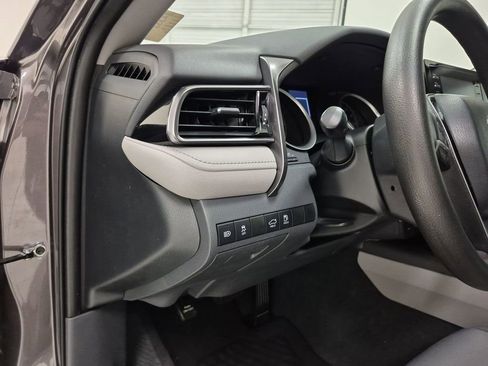 Used 2022 Toyota Camry LE image 17