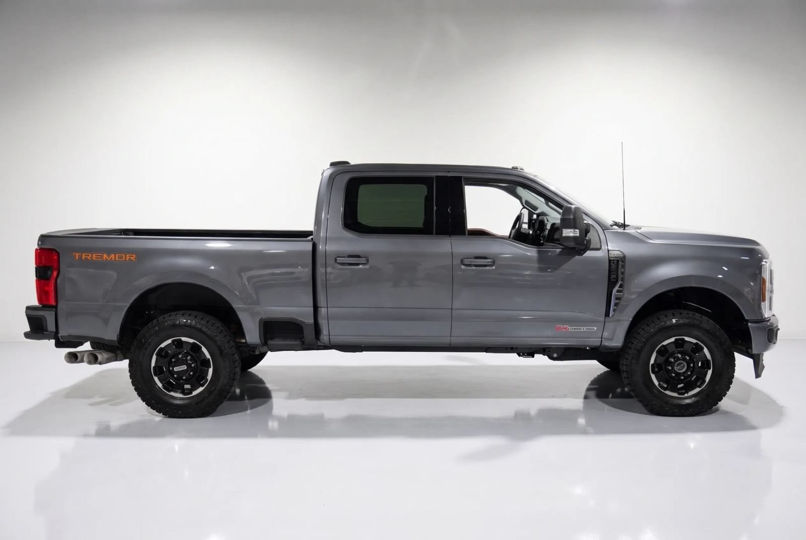 Used 2023 Ford F250 Lariat w/ Lariat Ultimate Package AWD/4WD image 4