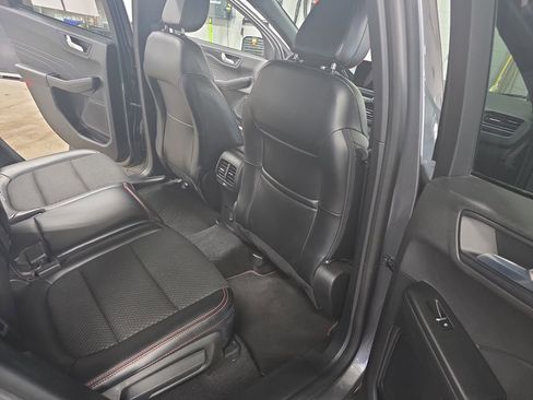 Used 2023 Ford Escape ST-Line FWD image 11