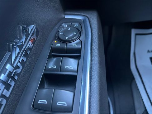 Used 2022 Chevrolet Silverado 1500 High Country w/ Technology Package image 38