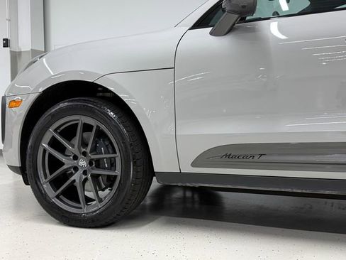 Certified 2026 Porsche Macan AWD/4WD image 11