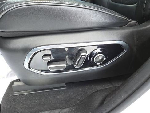 Used 2023 Jeep Grand Cherokee Overland w/ Luxury Tech Group IV image 45