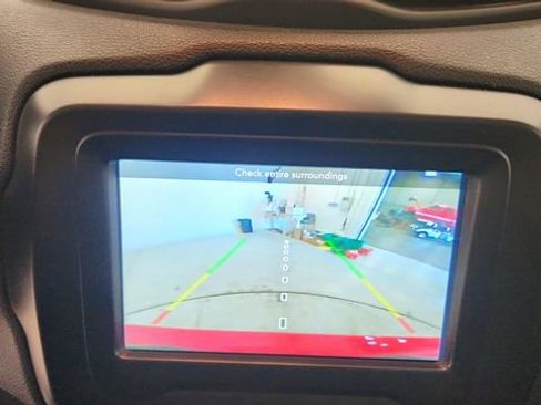 Used 2019 Jeep Renegade Latitude AWD/4WD image 14