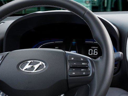 New 2025 Hyundai Venue SEL image 14