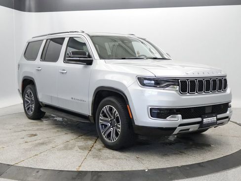 Certified 2024 Jeep Wagoneer Series II w/ Flexible Seating Group AWD/4WD image 9