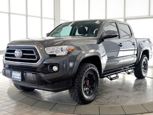 Used 2022 Toyota Tacoma SR5 image 4