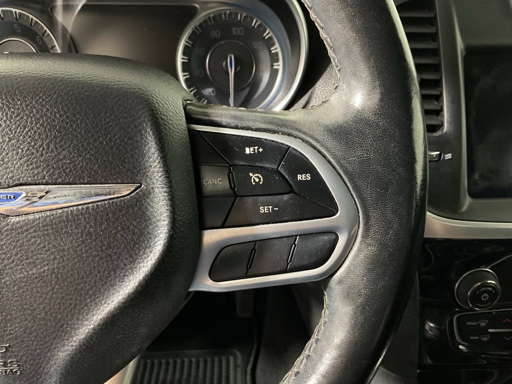 Used 2019 Chrysler 300 Limited AWD/4WD image 28