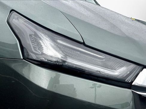 Used 2023 Chevrolet Traverse LT image 29