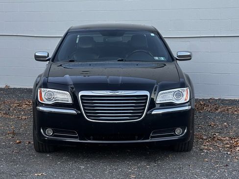 Used 2013 Chrysler 300 C image 2