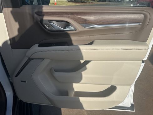 Used 2021 GMC Yukon Denali w/ Denali Premium Package image 32