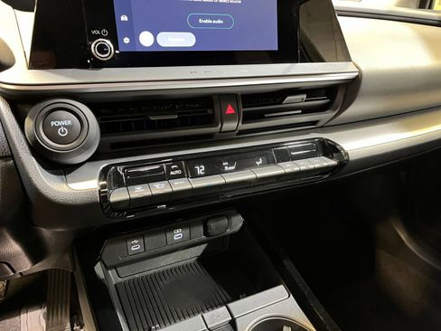 Used 2025 Toyota Prius LE image 18