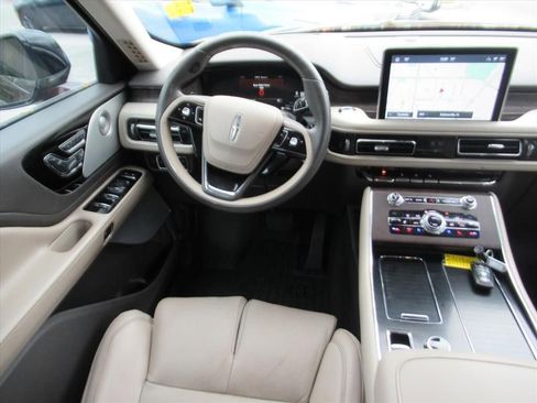 Used 2020 Lincoln Aviator Reserve w/ Equipment Group 201A image 12