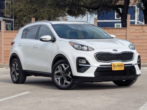Used 2020 Kia Sportage EX image 2