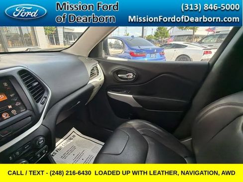 Used 2018 Jeep Cherokee Overland AWD/4WD image 32