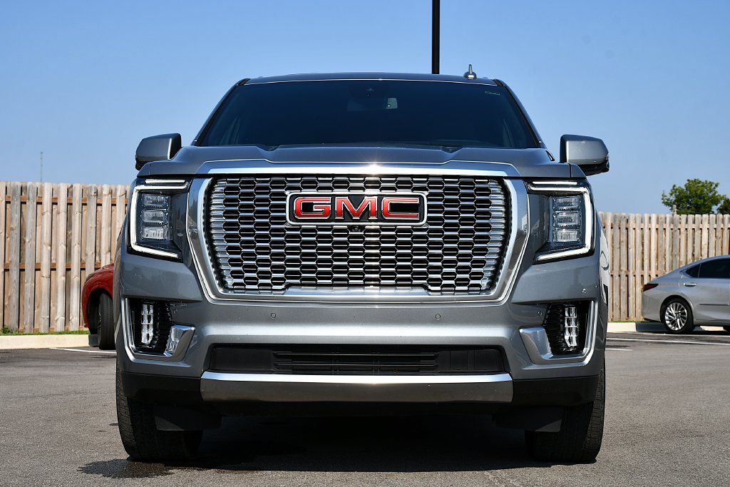 Used 2024 GMC Yukon XL Denali AWD/4WD image 3