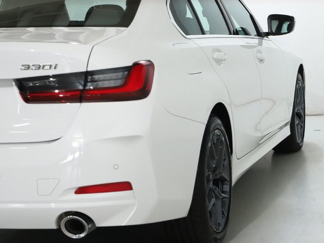 Used 2026 BMW 330i xDrive Sedan w/ Convenience Package AWD/4WD image 46
