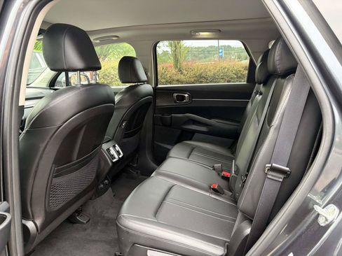 Used 2023 Kia Sorento S w/ Panoramic Sunroof Package FWD image 3