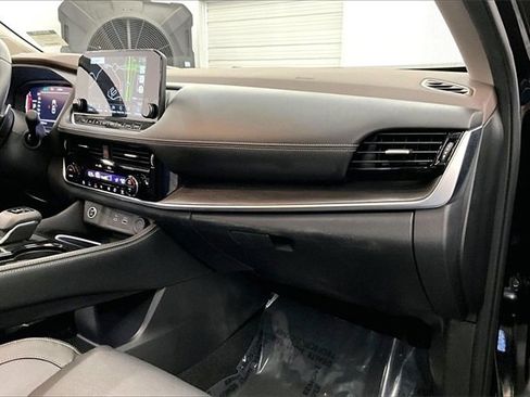 Used 2023 Nissan Rogue Platinum w/ Platinum Premium Package image 15