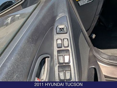Used 2011 Hyundai Tucson GLS FWD image 10