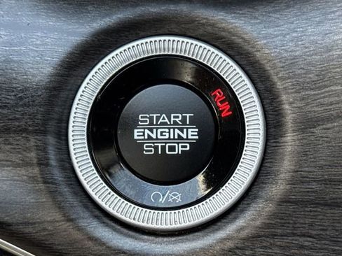 Used 2023 Jeep Grand Cherokee L Limited w/ Luxury Tech Group II AWD/4WD image 17