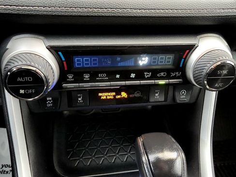 Certified 2022 Toyota RAV4 XLE w/ Convenience Package AWD/4WD image 32